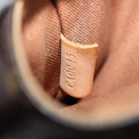 LOUIS VUITTON Monogram Pochette Gange Shoulder Bag - Picture 4 of 16